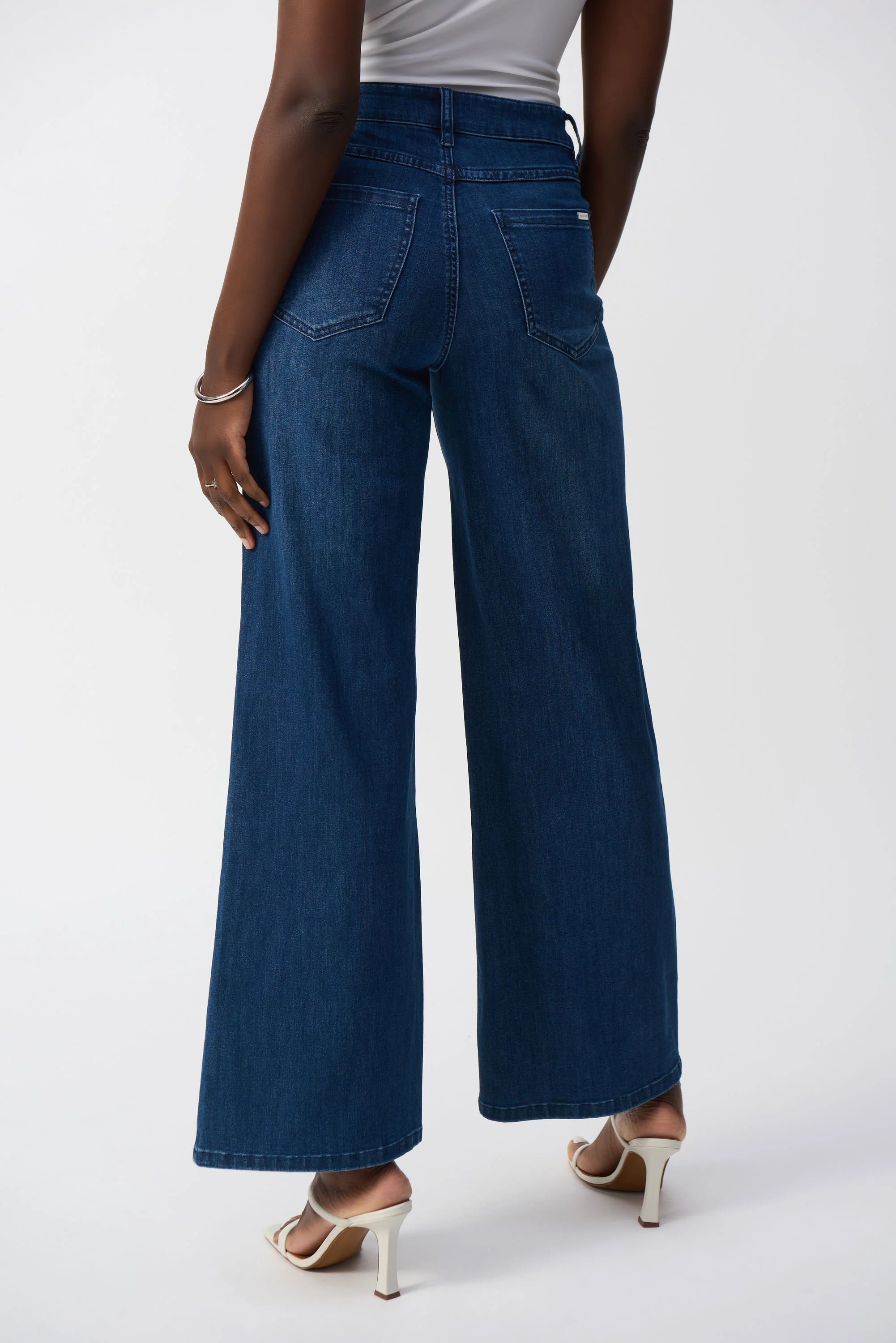 Classic Wide-Leg Stretch Jeans (251968)