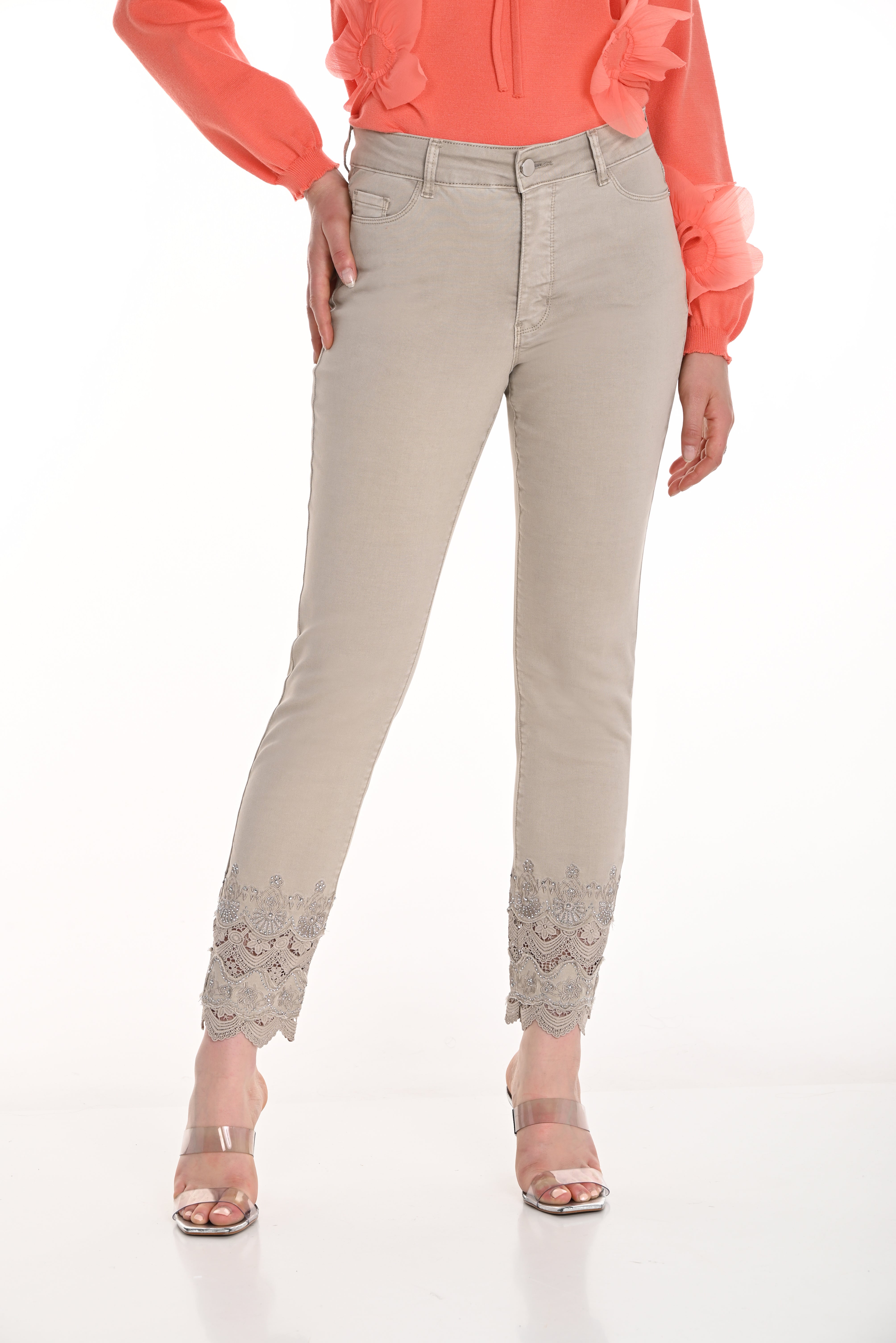 Embellished Hem Jeans (256743U)